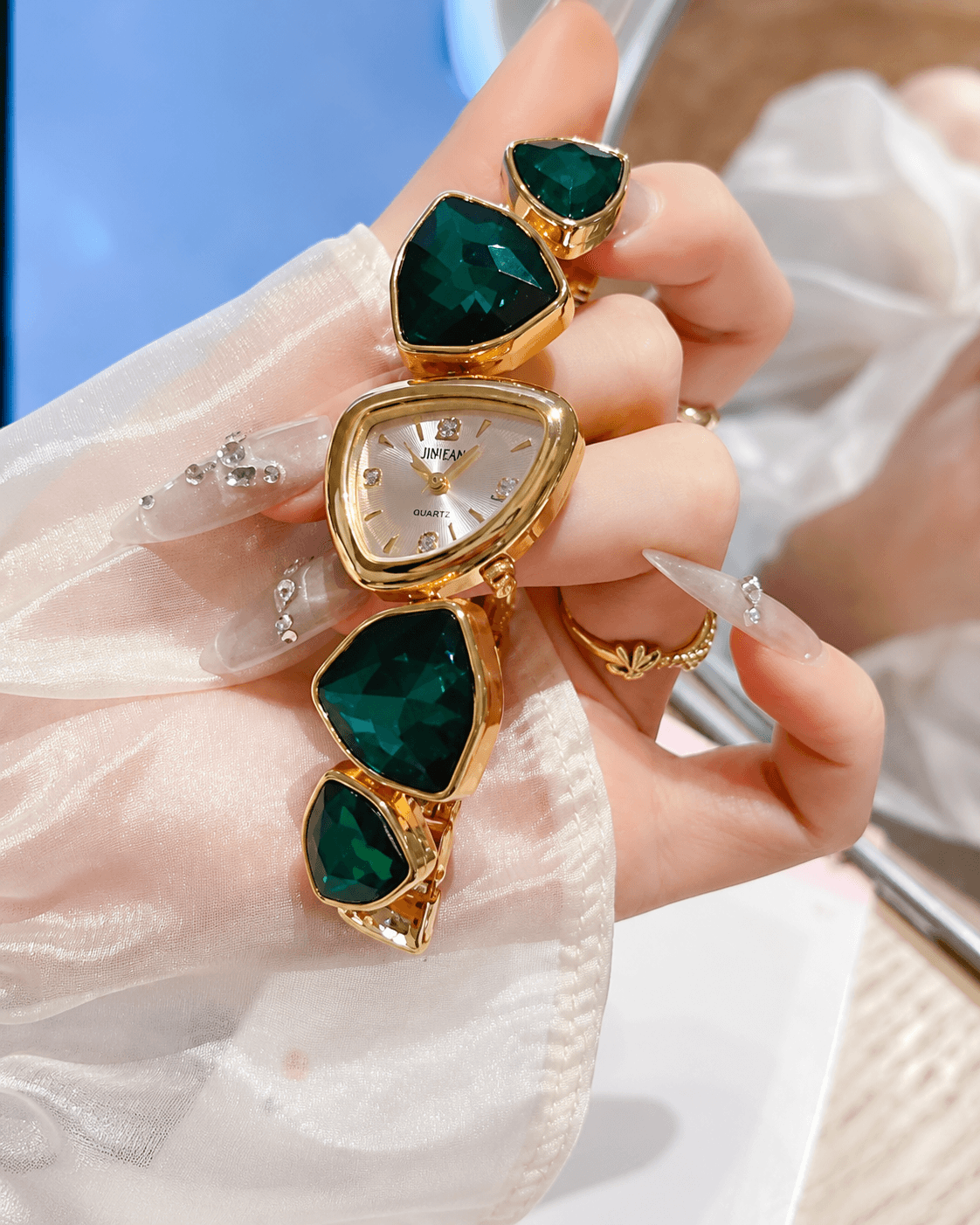 Emerald Crystal Bracelet Watch for Women – Luxury Gold Quartz Watch