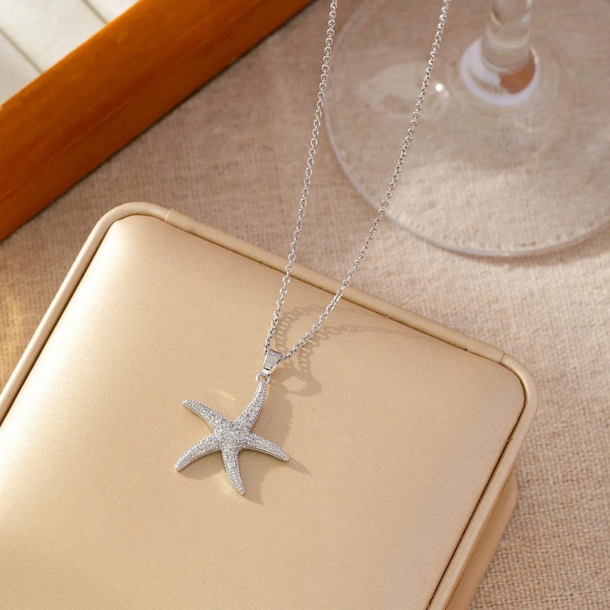 Elegant Starfish Crystal Necklace – Premium Gold & Silver Pendant for Women