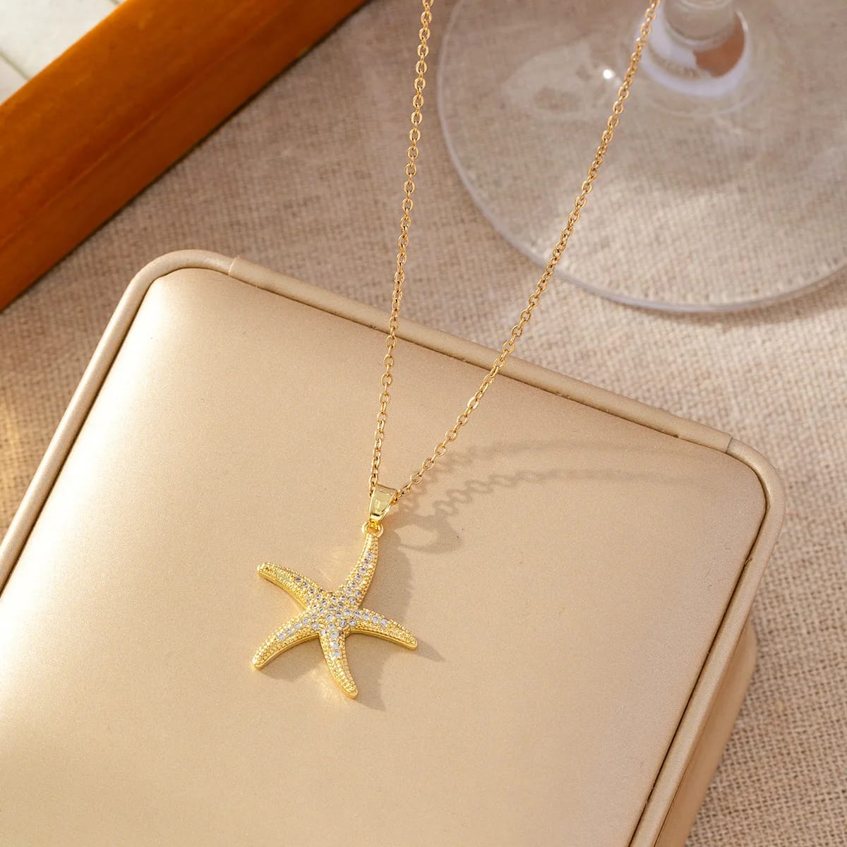 Elegant Starfish Crystal Necklace – Premium Gold & Silver Pendant for Women
