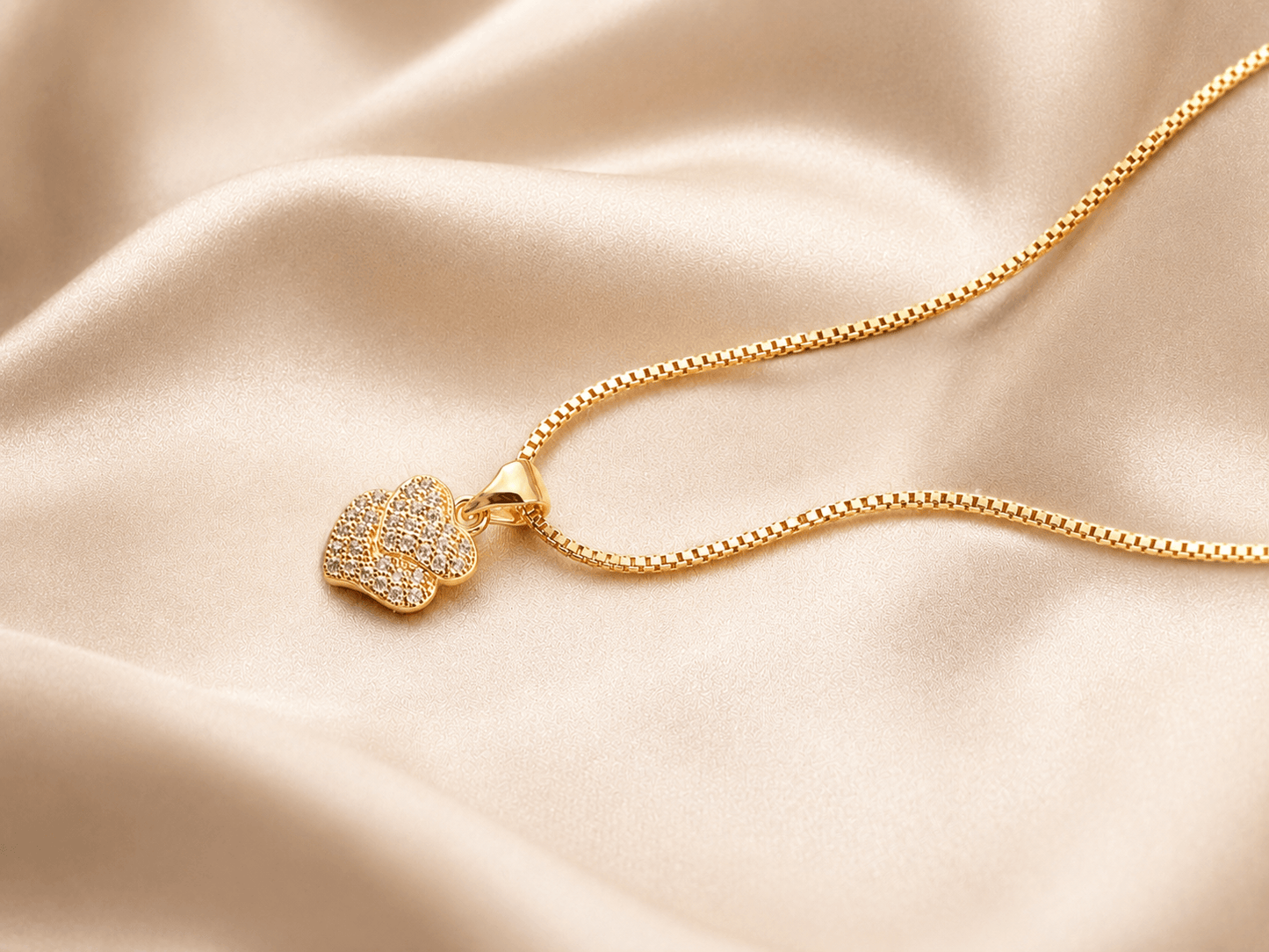 Luxury Clover Pendant Necklace | Gold Plated Crystal Necklace Pakistan