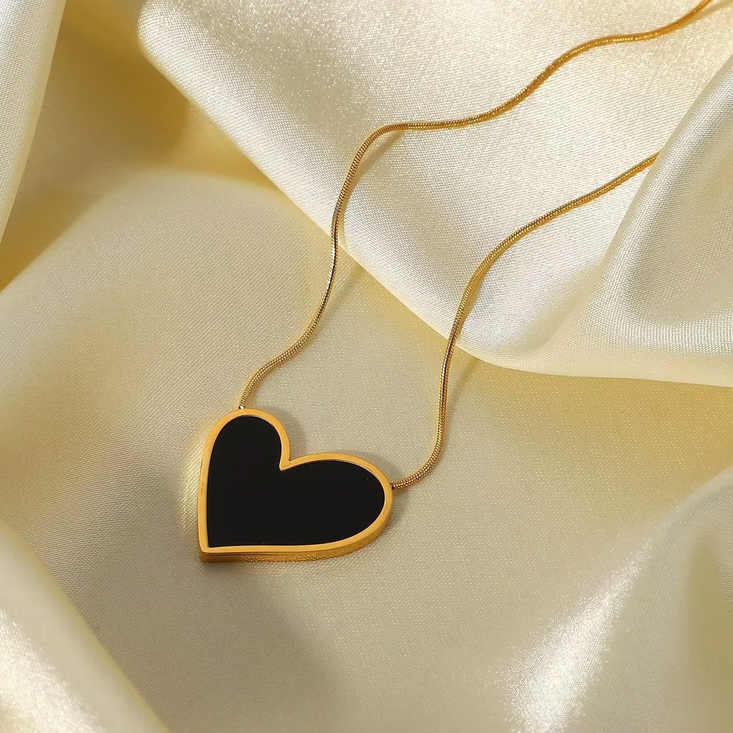 18K gold-plated stainless steel necklace with a heart shape